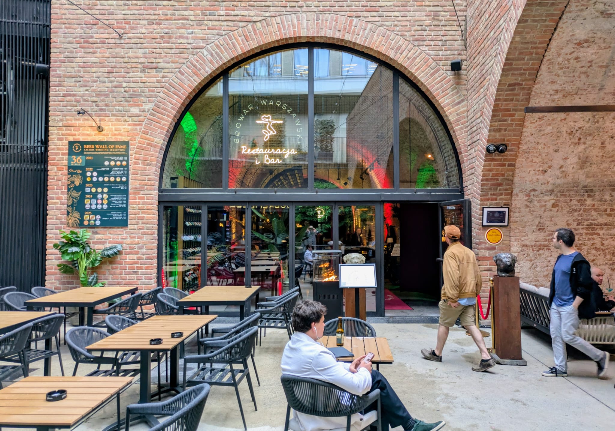Entrada de la cervecería Browar Warszawski